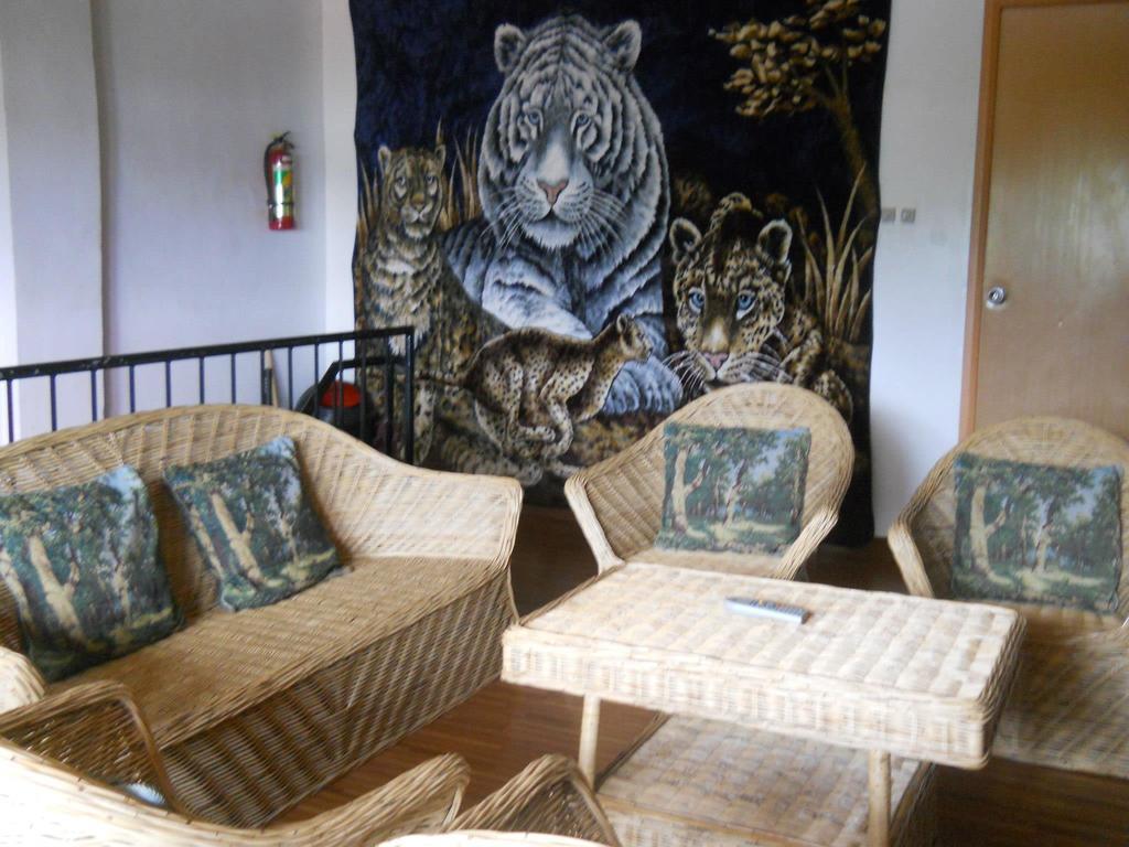 Lagrosa Backpackers Hotel Корон Екстериор снимка