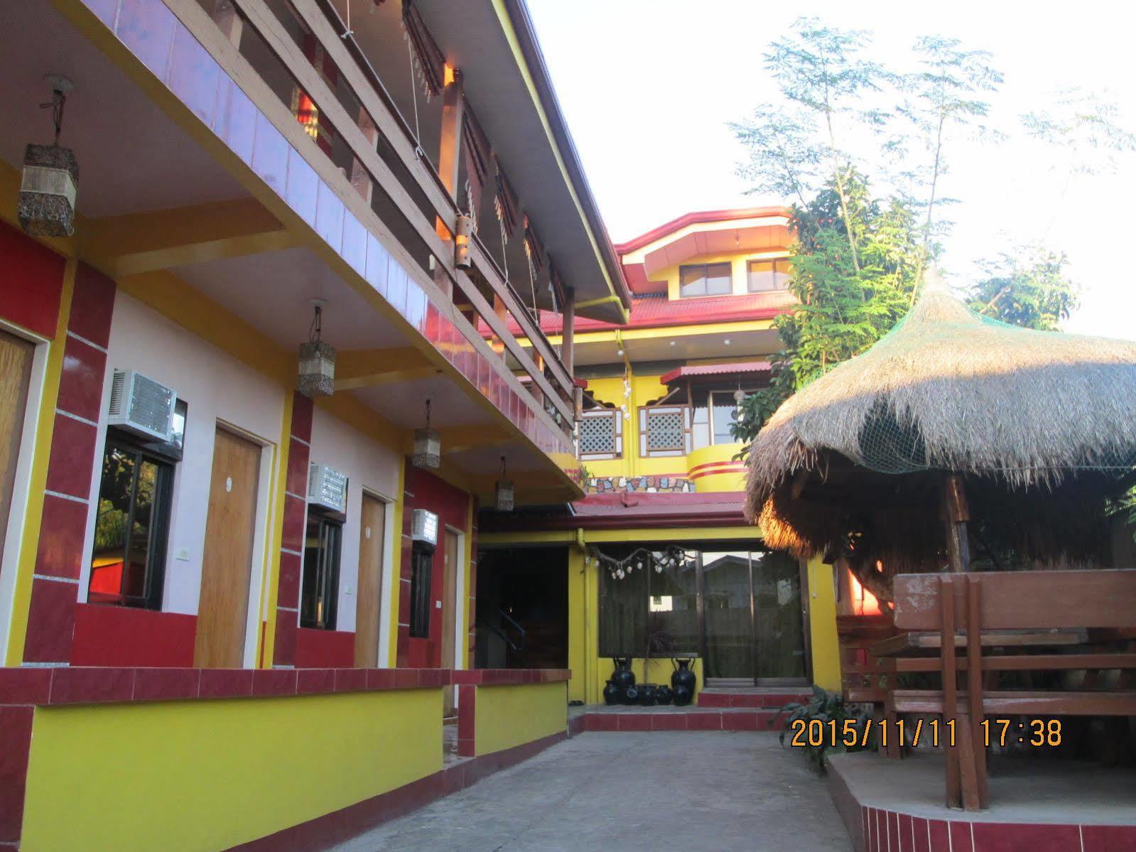 Lagrosa Backpackers Hotel Корон Екстериор снимка