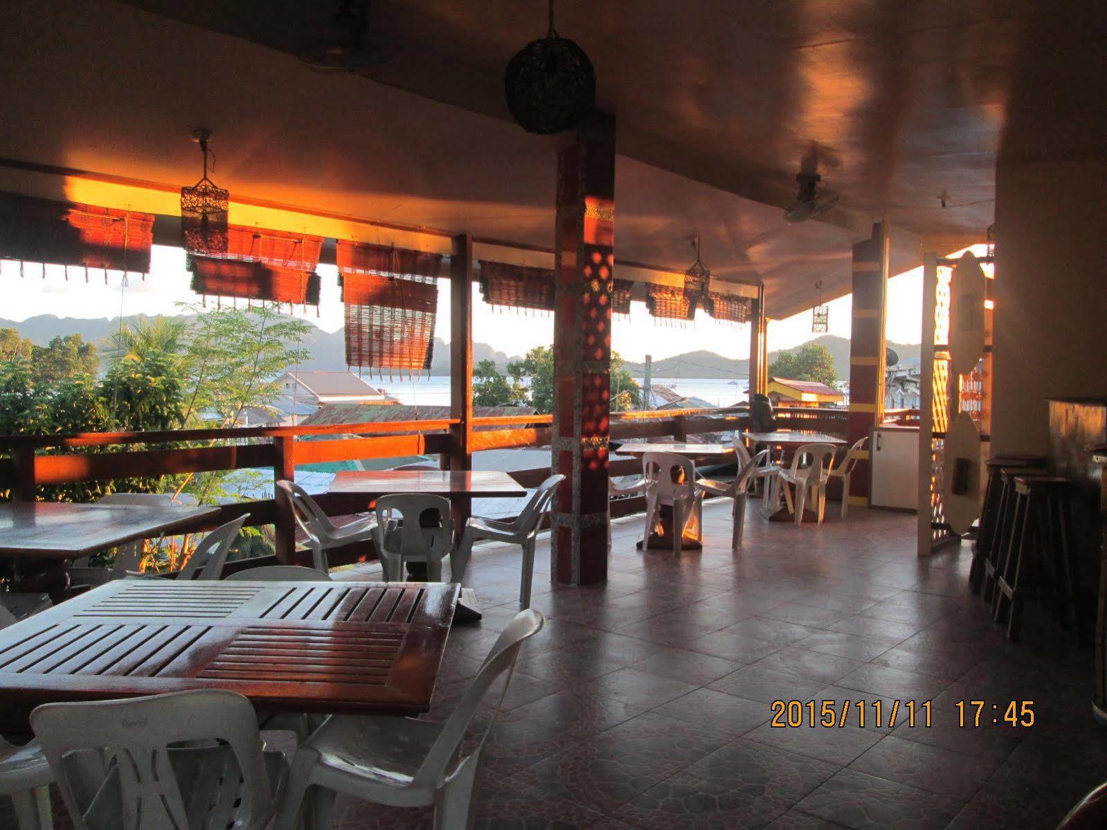 Lagrosa Backpackers Hotel Корон Екстериор снимка